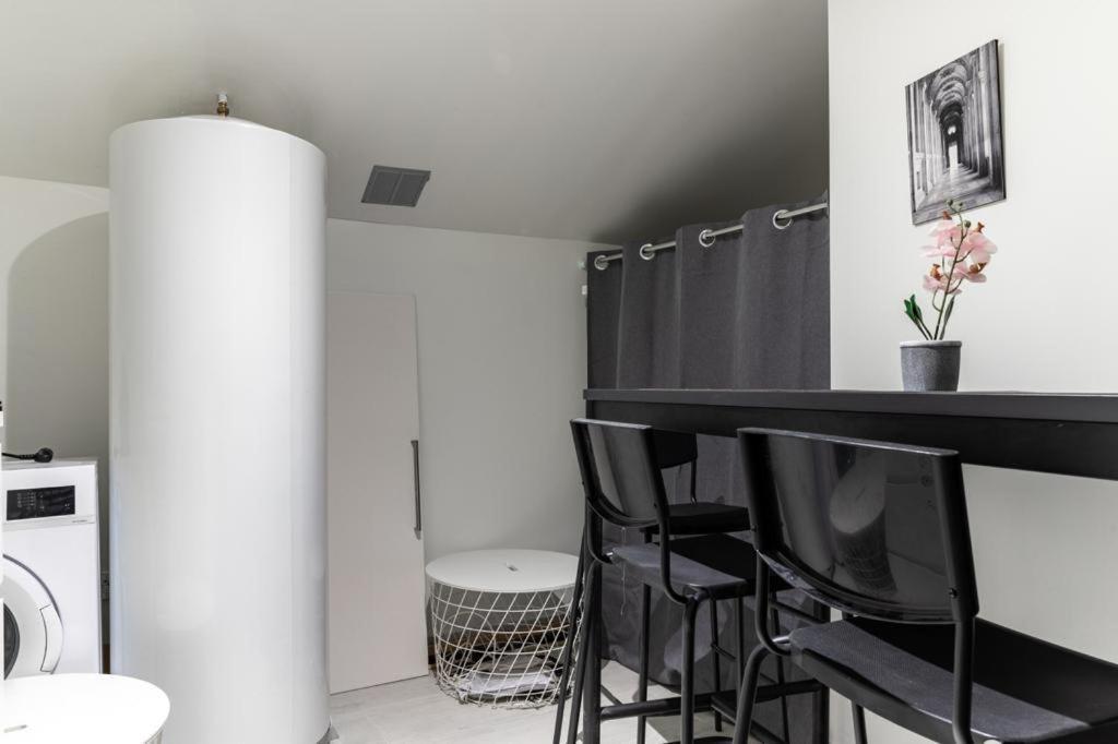פריז Hsh Batignolles Sauffroy Charming Apartment 8P מראה חיצוני תמונה